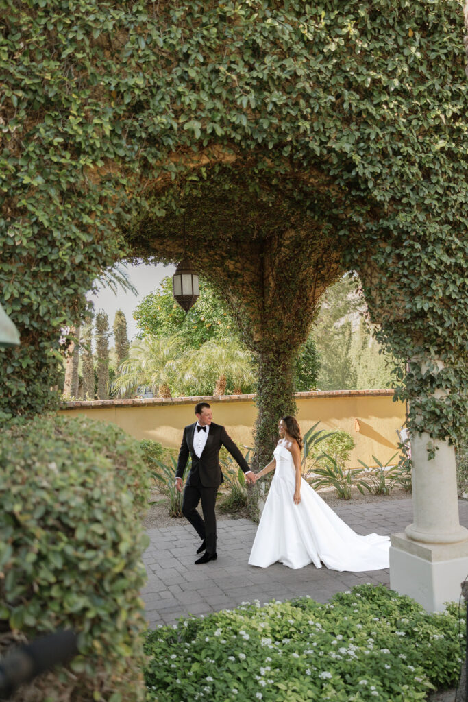 Paradise Valley outdoor wedding ceremony